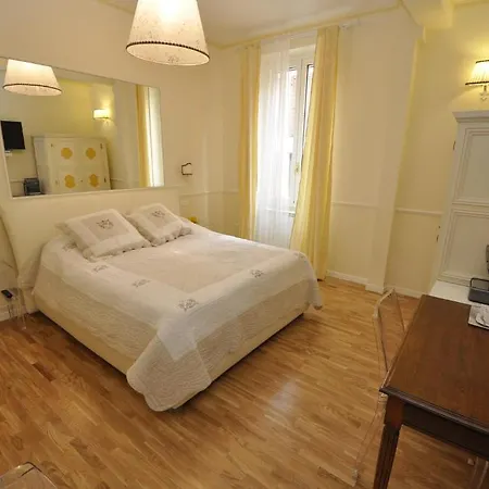 Rose In Bed & Breakfast